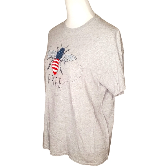 🦋Delta Apparel Bee Free Patriotic Heather Gray Graphic Tee - Picture 2 of 6